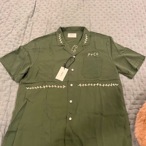 BRAND NEW AND UNWORN SCORPIO BOWLING SHIRT IN GREEN - Picture 2 of 3